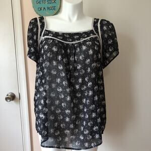 Torrid Size 0 Black White Floral Short Sleeve Sheer Flowy Peasant Square Neck